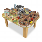 Pista cu masuta din lemn Cars 3- ThomasVille  Disney Pixar KidKraft 73 piese